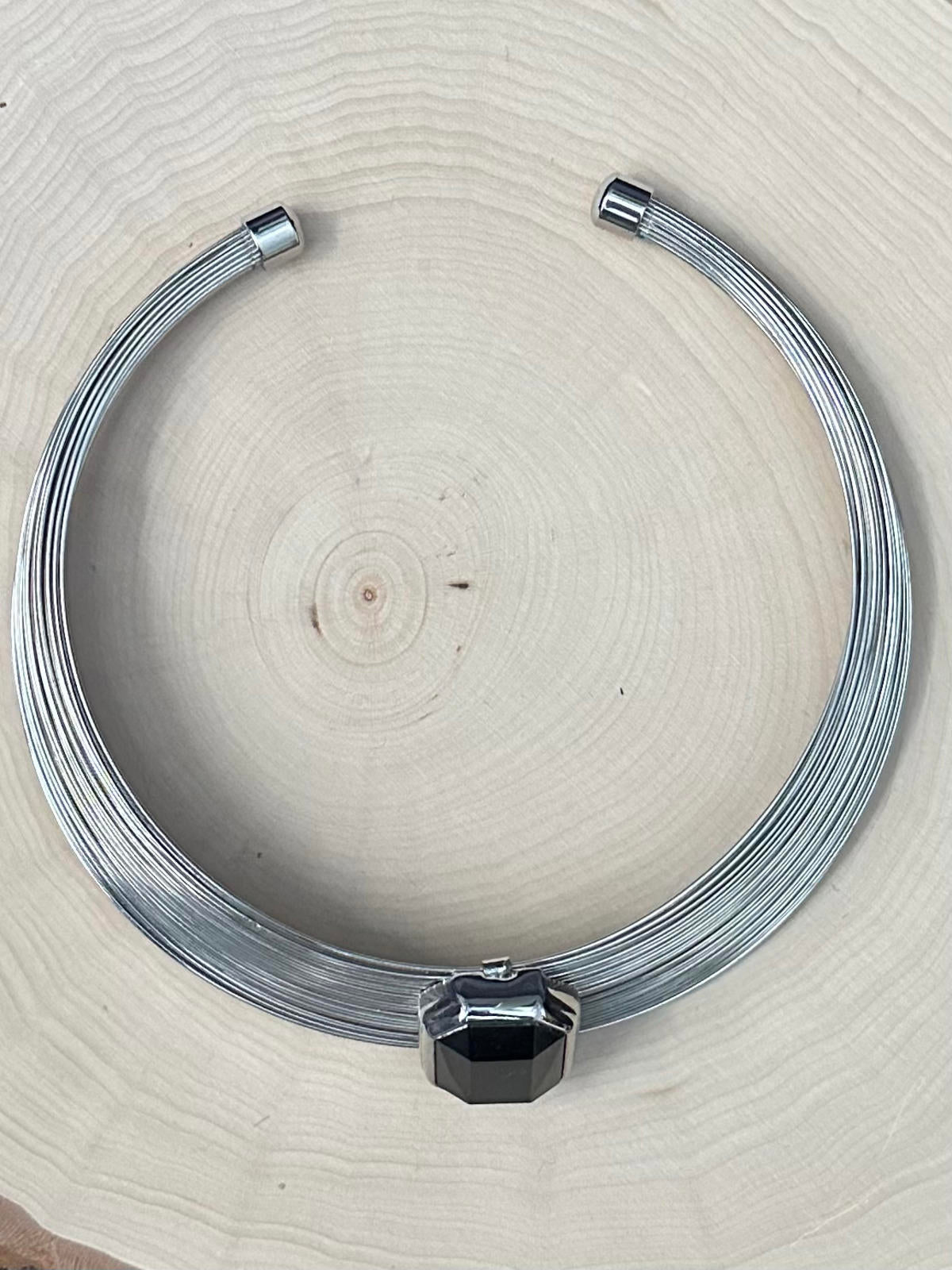 1980s Egyptian Revival Silver Tone Faceted Black Rhinestone Wire Collar Necklace