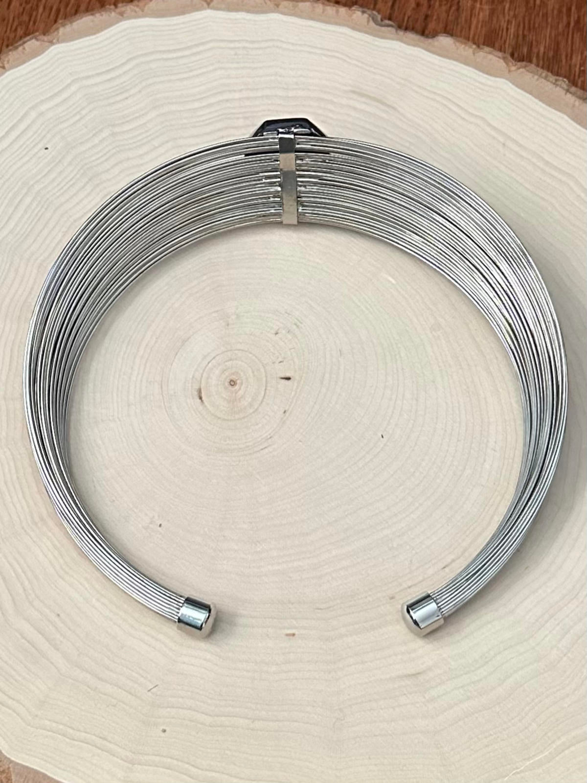 1980s Egyptian Revival Silver Tone Faceted Black Rhinestone Wire Collar Necklace