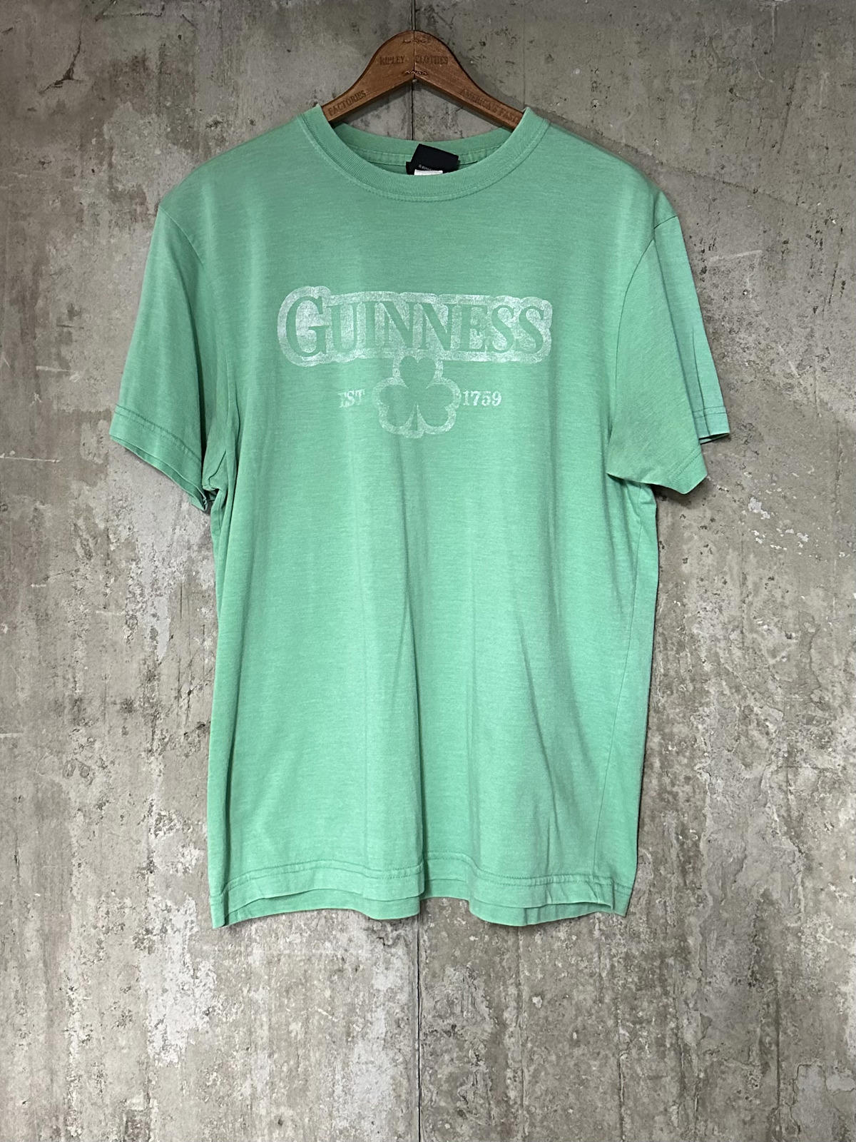 Y2K Guinness Storehouse Est 1759 Shamrock Faded Green Tee Made in USA