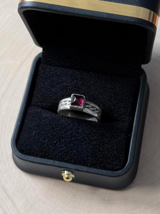 Vintage Sterling Silver Square Garnet Braided Band Solitaire Ring US 5 3/4