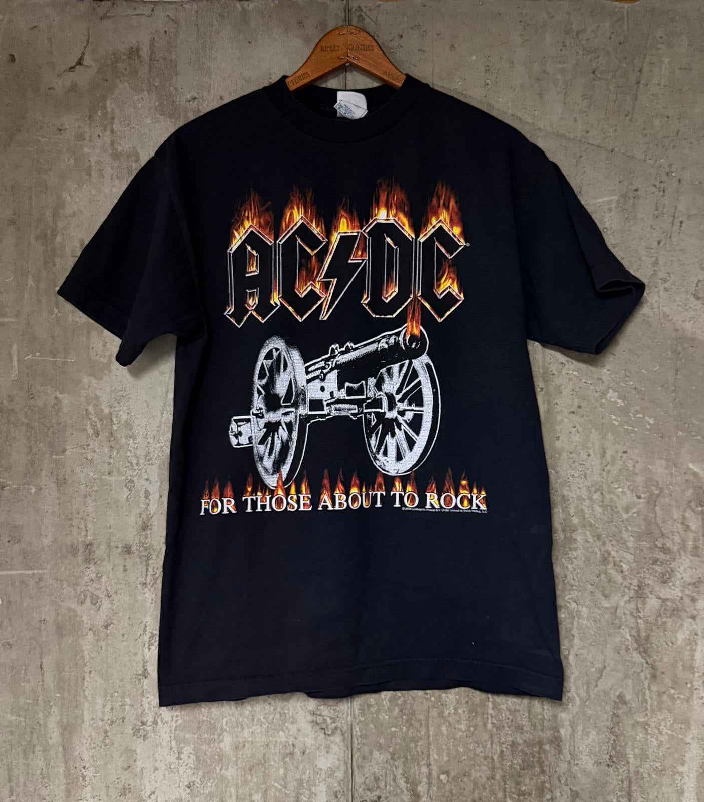 2004 AC/DC For Those About to Rock Cannon Flames Black Tee Alstyle M