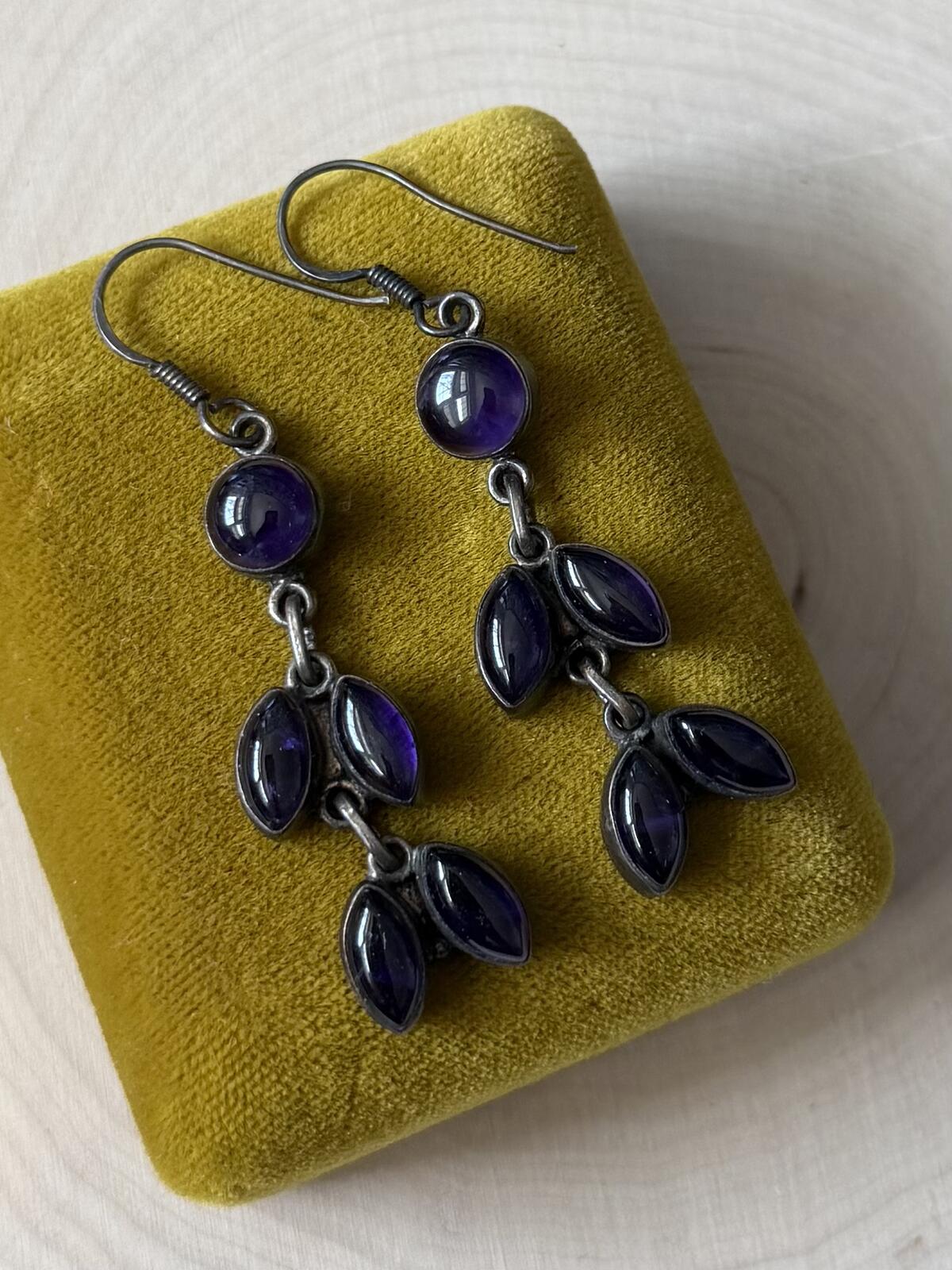 Vintage Sterling Silver & Genuine Amethyst Cabochon Purple Dangle Drop Earrings