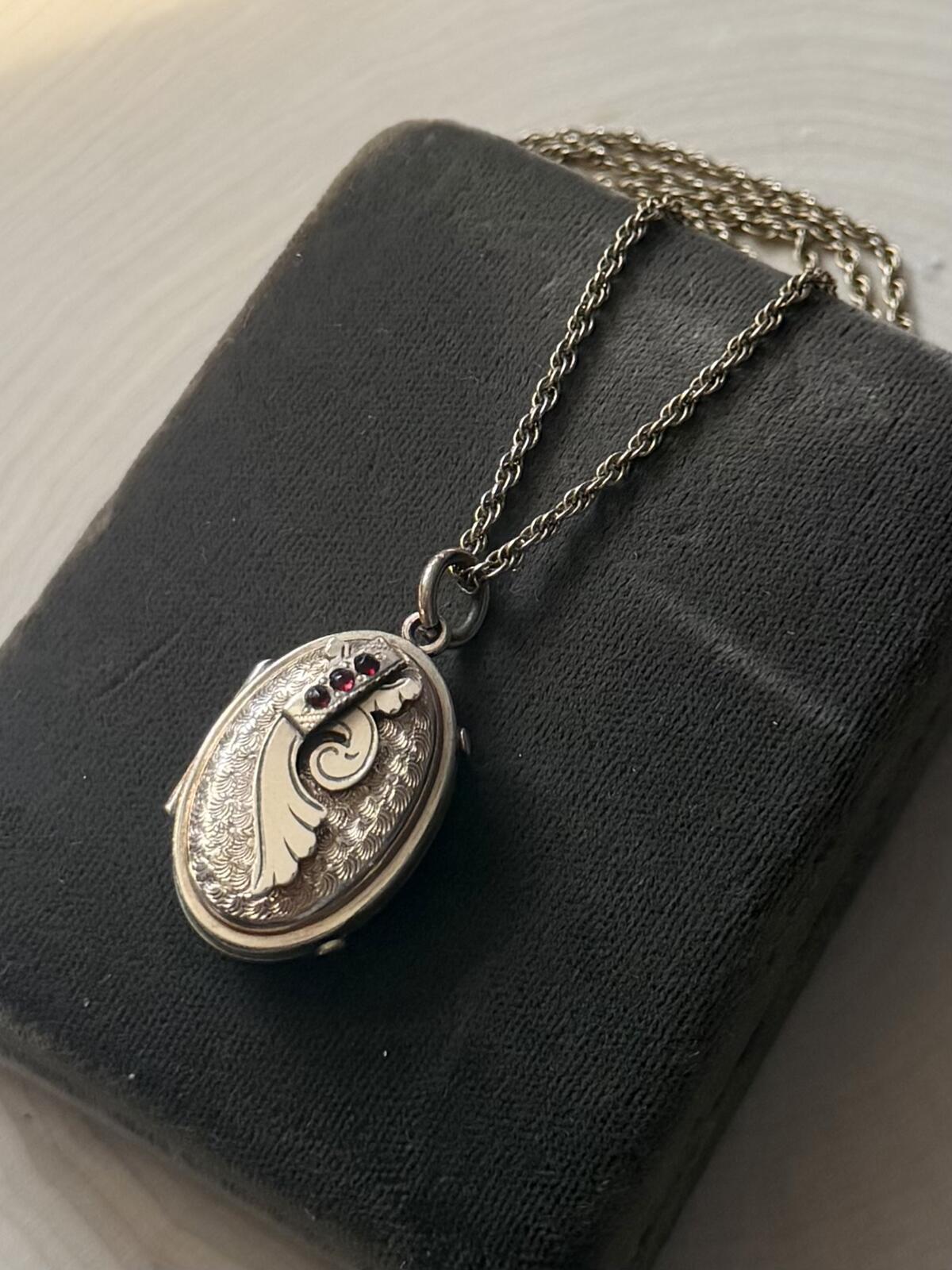 Antique Victorian Gold Filled Engraved Floral Oval Locket Garnet Necklace 20"