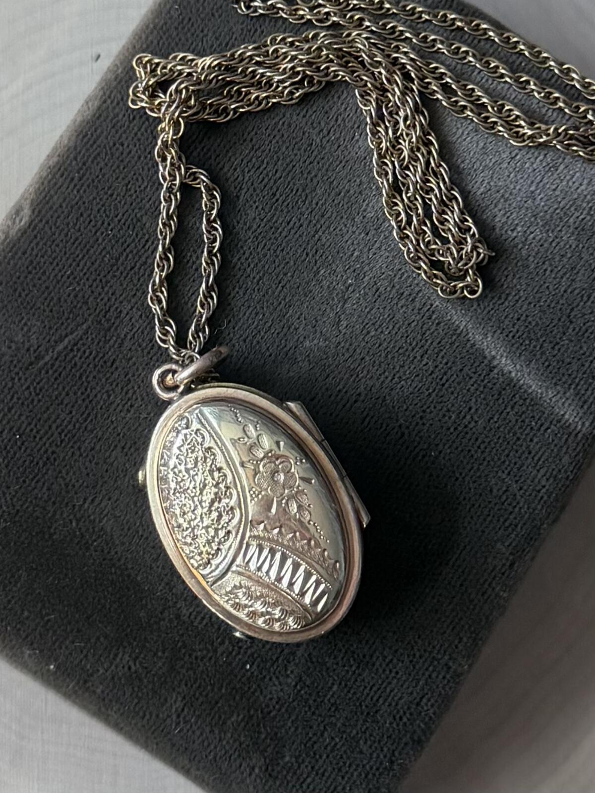 Antique Victorian Gold Filled Engraved Floral Oval Locket Garnet Necklace 20"