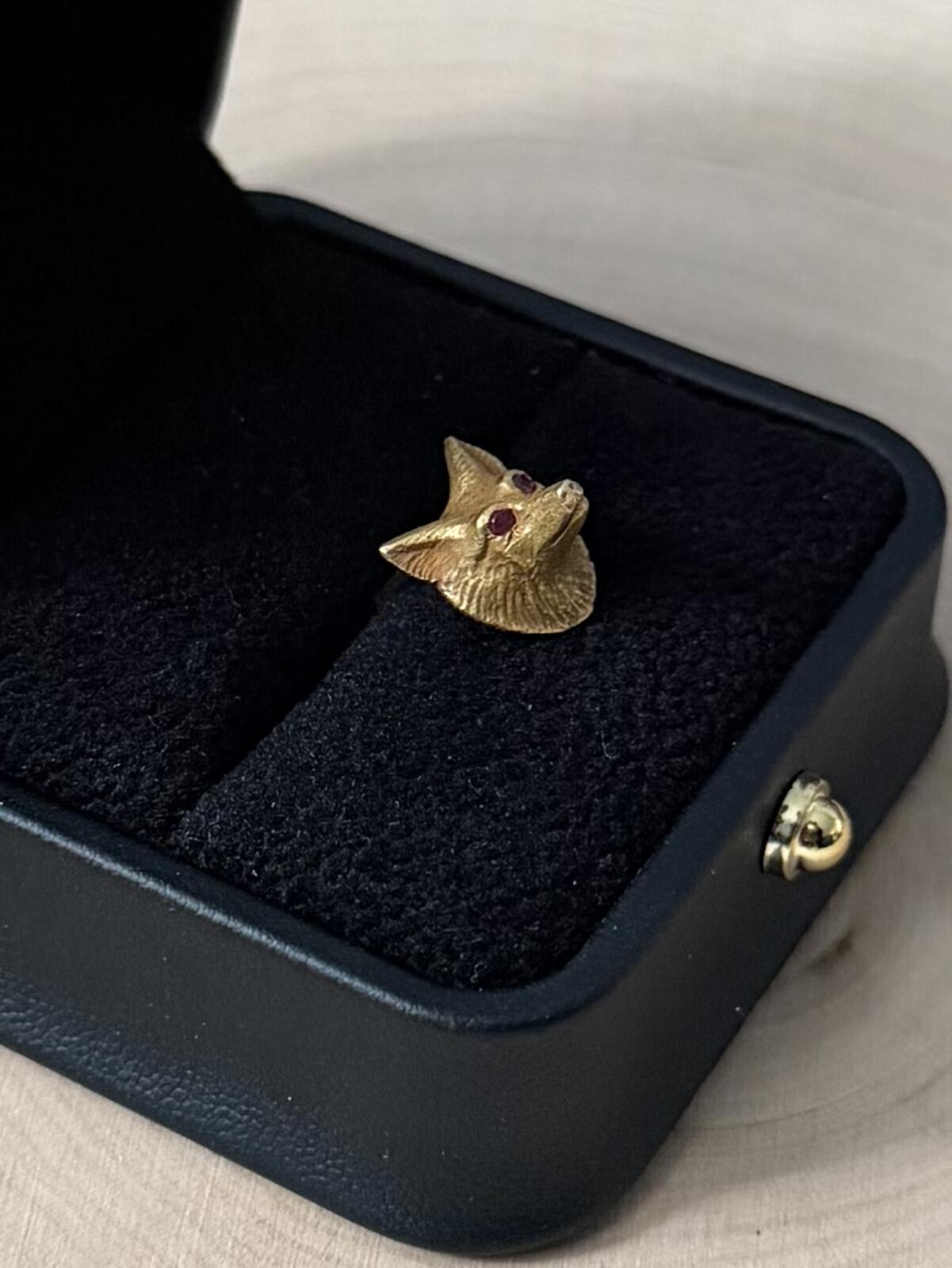 Antique Solid 14K Yellow Gold Genuine Faceted Ruby Eyes Fox Head Lapel Pin