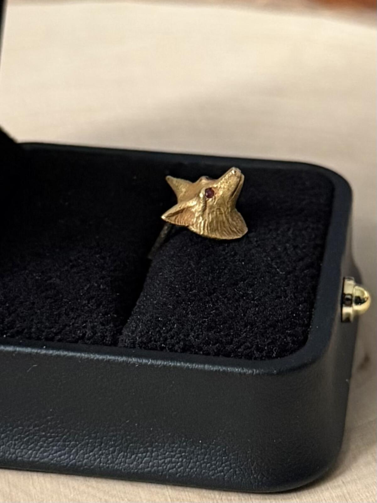 Antique Solid 14K Yellow Gold Genuine Faceted Ruby Eyes Fox Head Lapel Pin