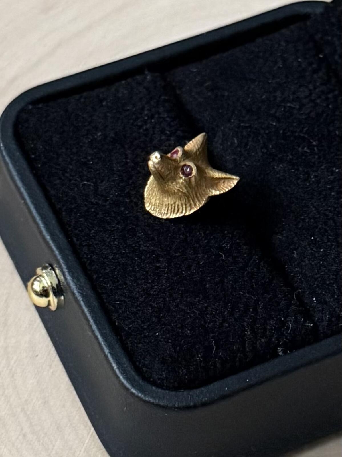 Antique Solid 14K Yellow Gold Genuine Faceted Ruby Eyes Fox Head Lapel Pin