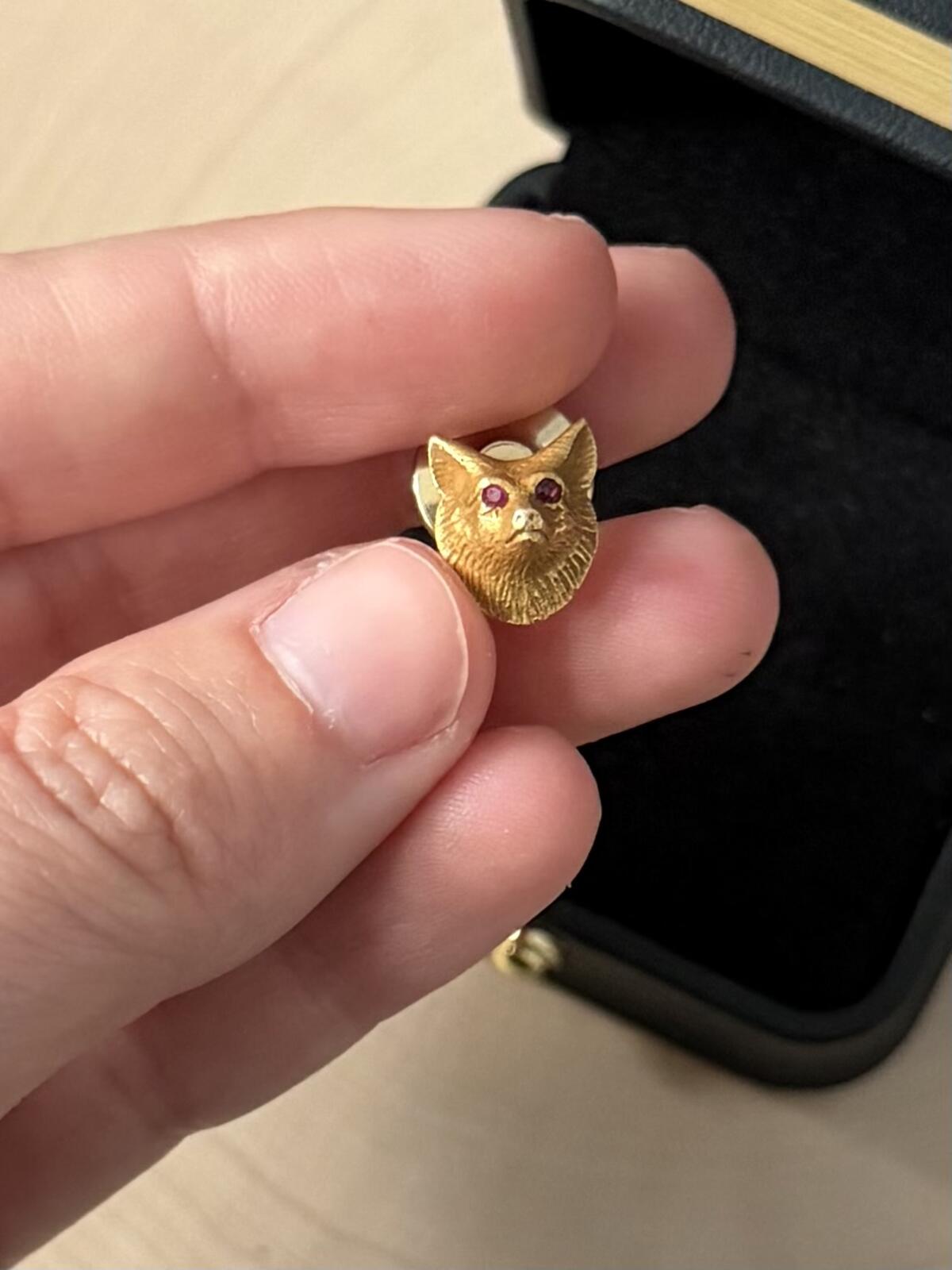 Antique Solid 14K Yellow Gold Genuine Faceted Ruby Eyes Fox Head Lapel Pin