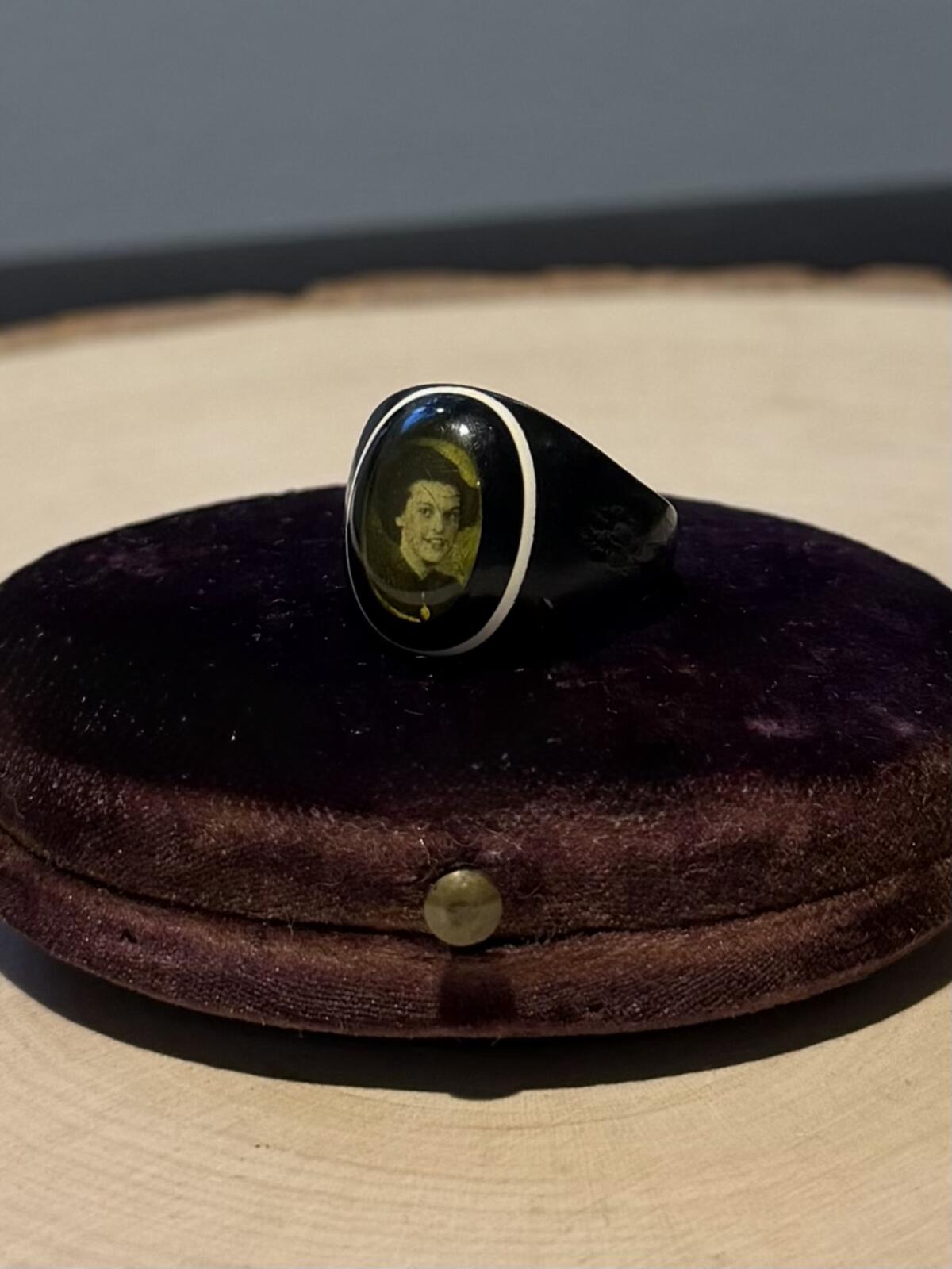 1930s Folk Art Prison Ring Black Celluloid Sweetheart Portrait US 6.25
