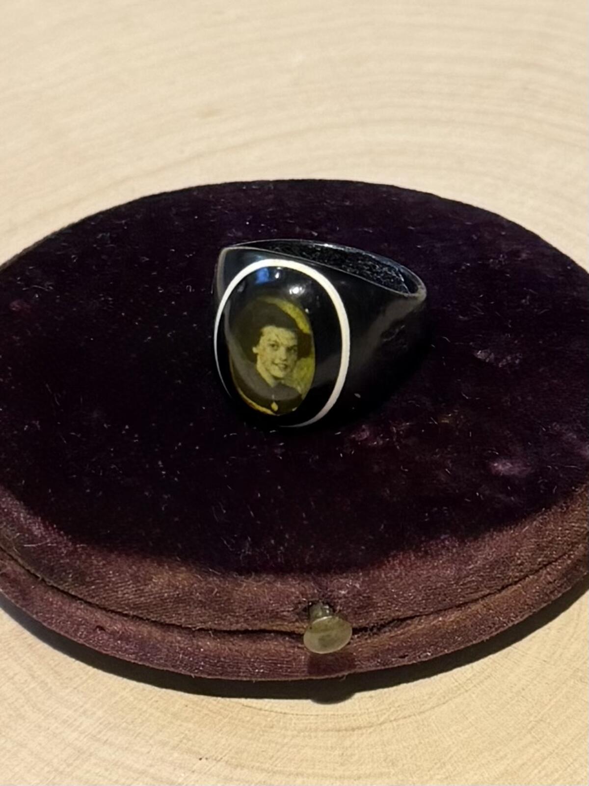 1930s Folk Art Prison Ring Black Celluloid Sweetheart Portrait US 6.25
