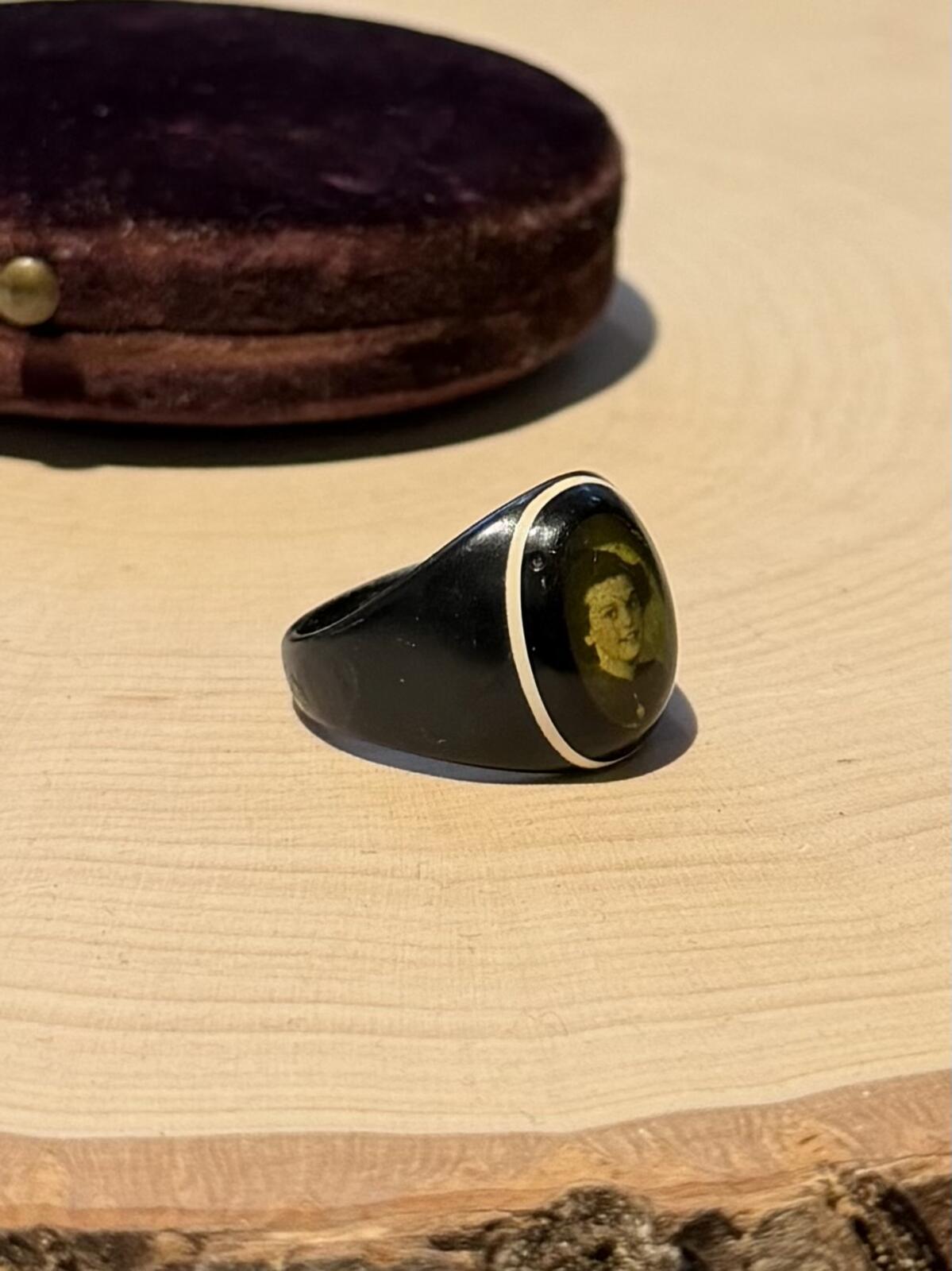 1930s Folk Art Prison Ring Black Celluloid Sweetheart Portrait US 6.25