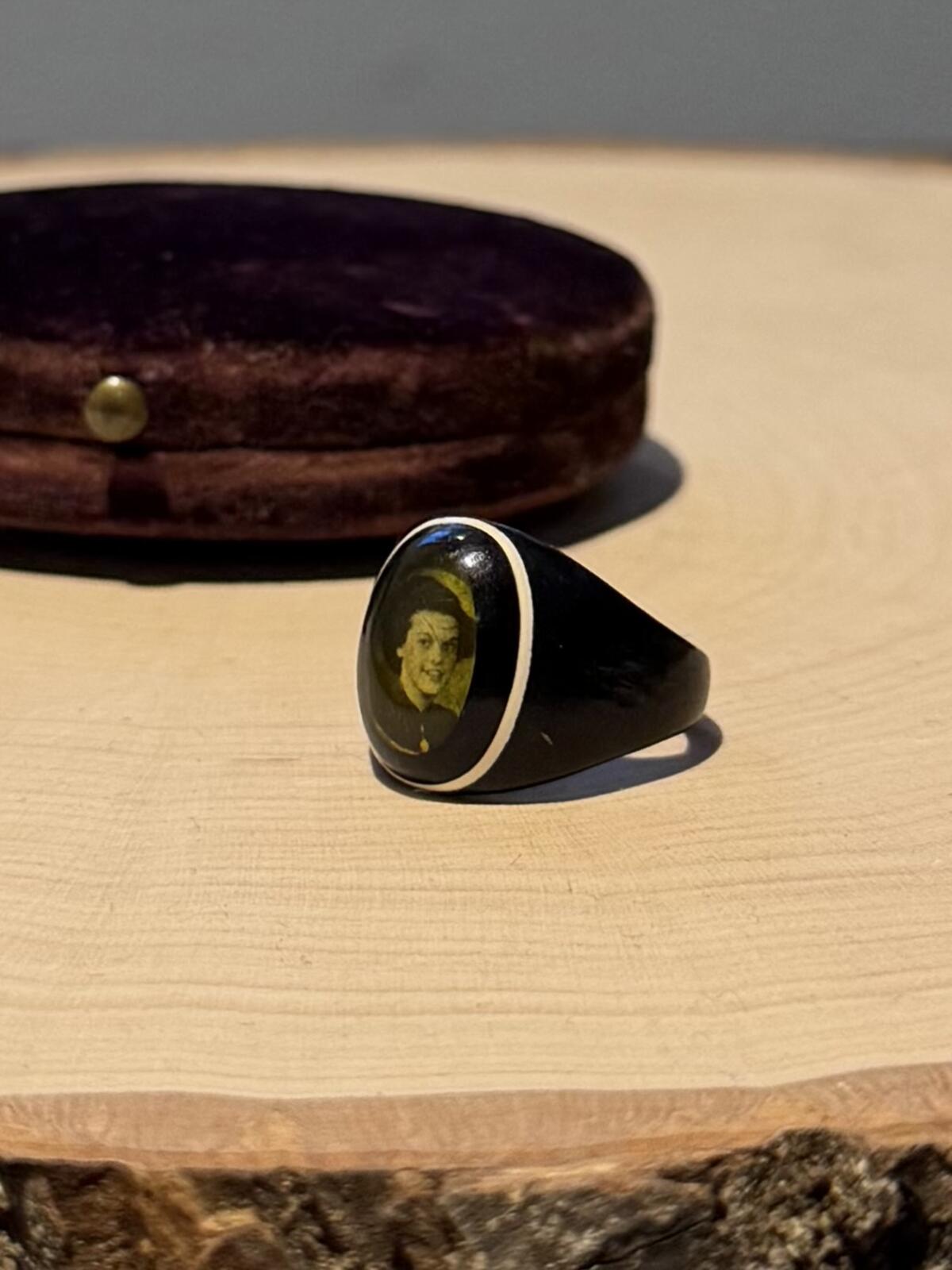 1930s Folk Art Prison Ring Black Celluloid Sweetheart Portrait US 6.25