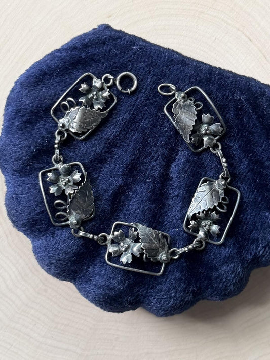 Antique 1920s 1930s Sterling Silver Arts & Crafts Style Floral Leaf Panel Link Bracelet 7.4"