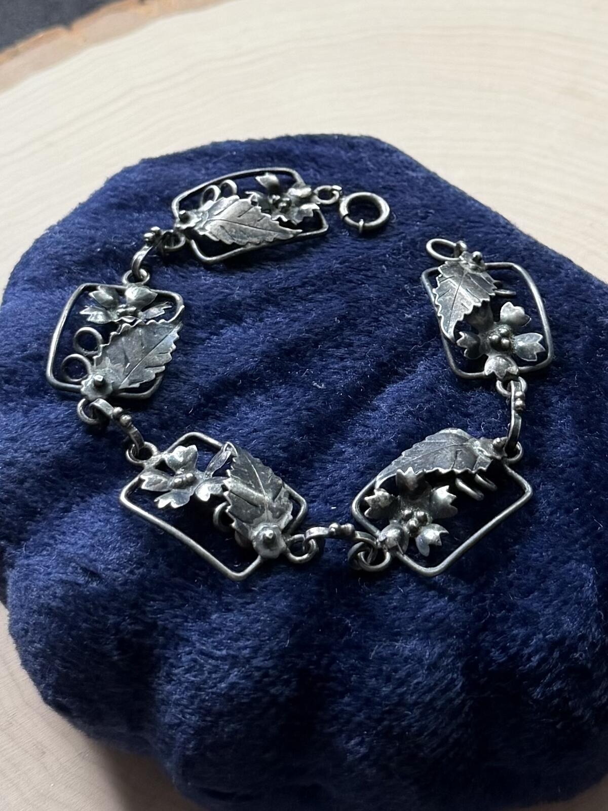 Antique 1920s 1930s Sterling Silver Arts & Crafts Style Floral Leaf Panel Link Bracelet 7.4"