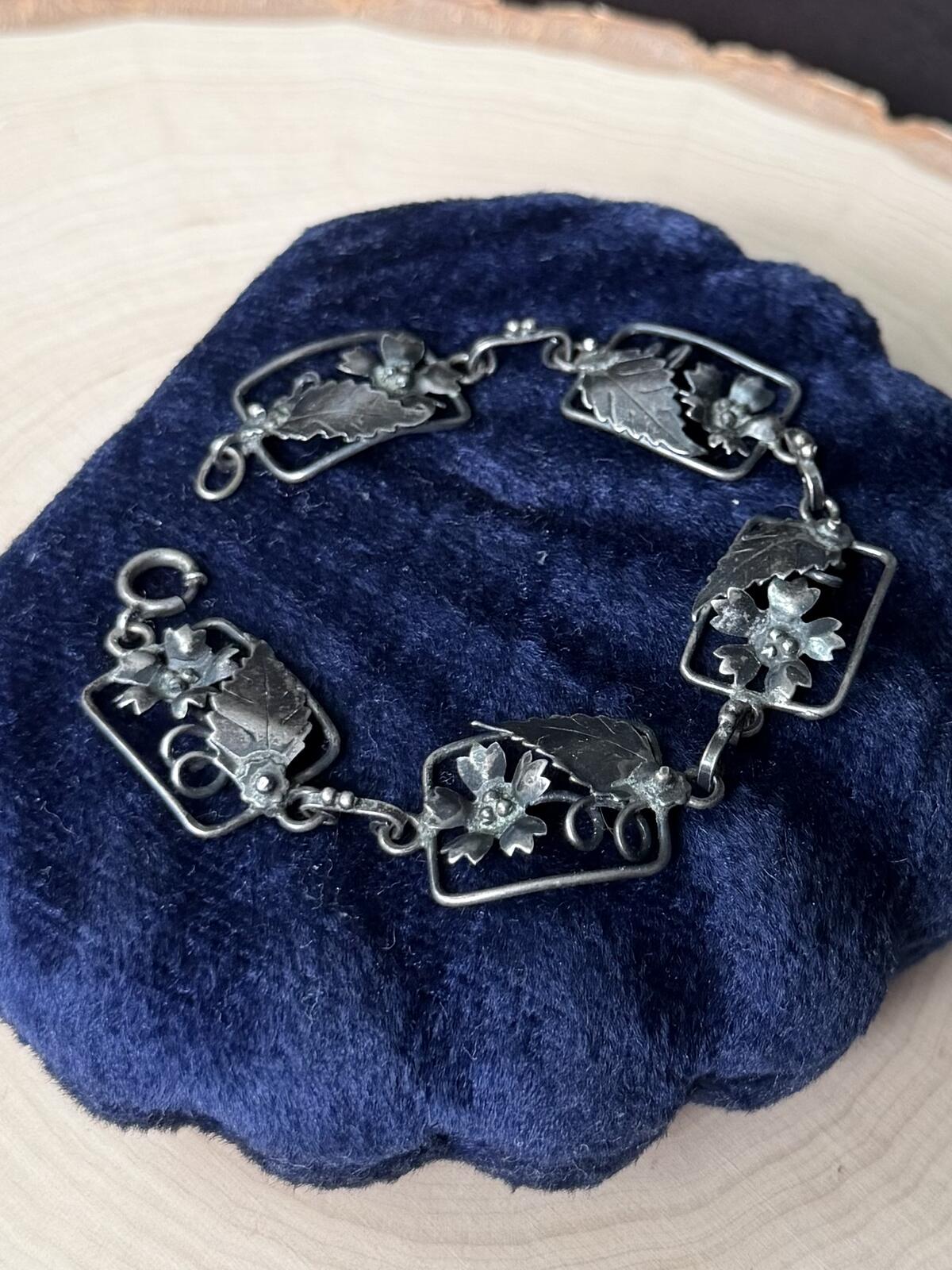 Antique 1920s 1930s Sterling Silver Arts & Crafts Style Floral Leaf Panel Link Bracelet 7.4"