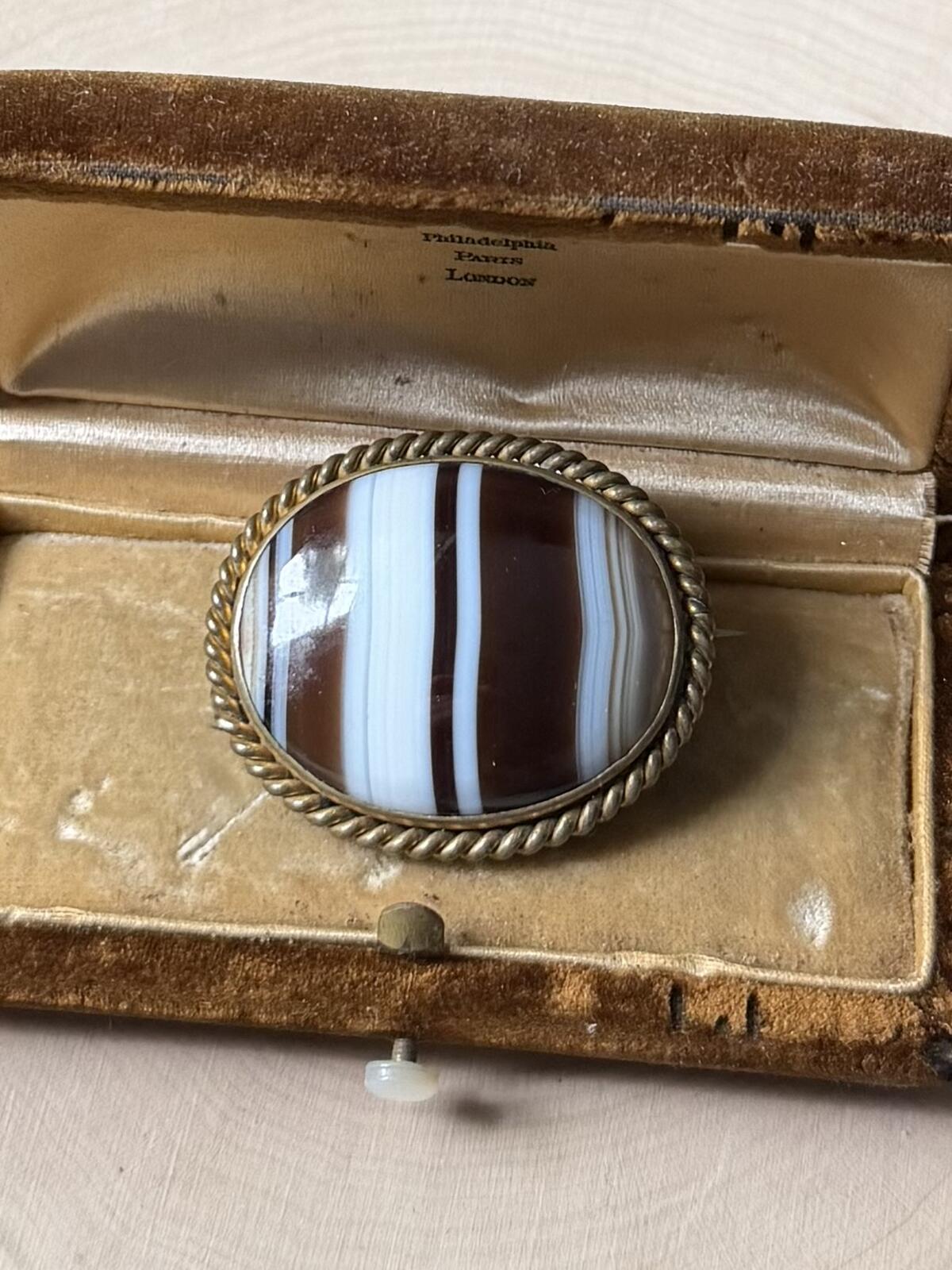 Antique Victorian Scottish Banded Agate Gold Tone Oval Mourning Brooch C-Clasp