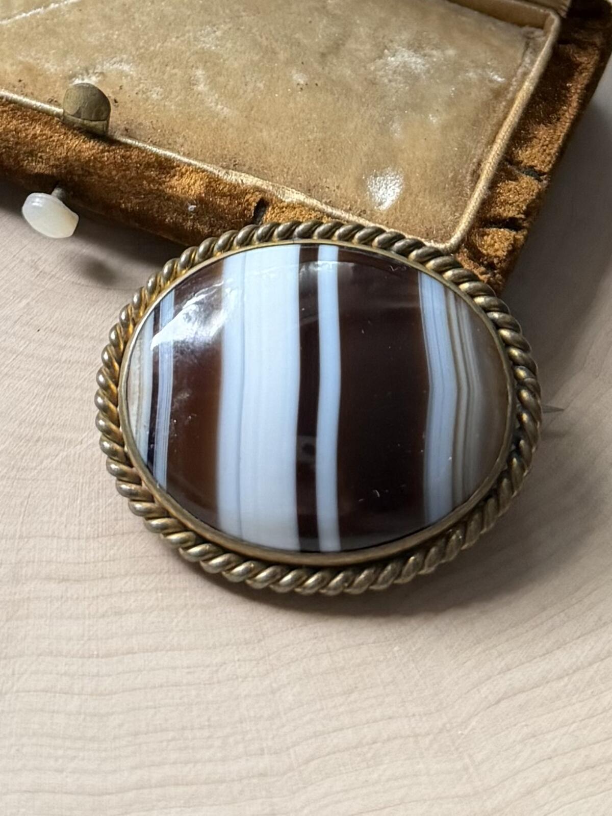 Antique Victorian Scottish Banded Agate Gold Tone Oval Mourning Brooch C-Clasp