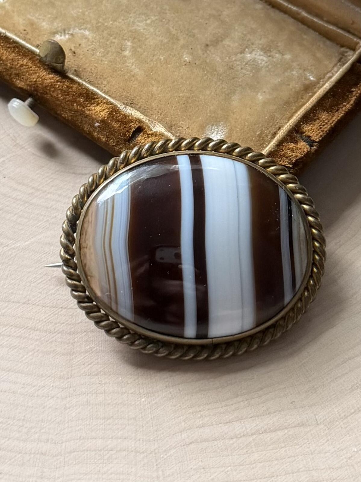 Antique Victorian Scottish Banded Agate Gold Tone Oval Mourning Brooch C-Clasp
