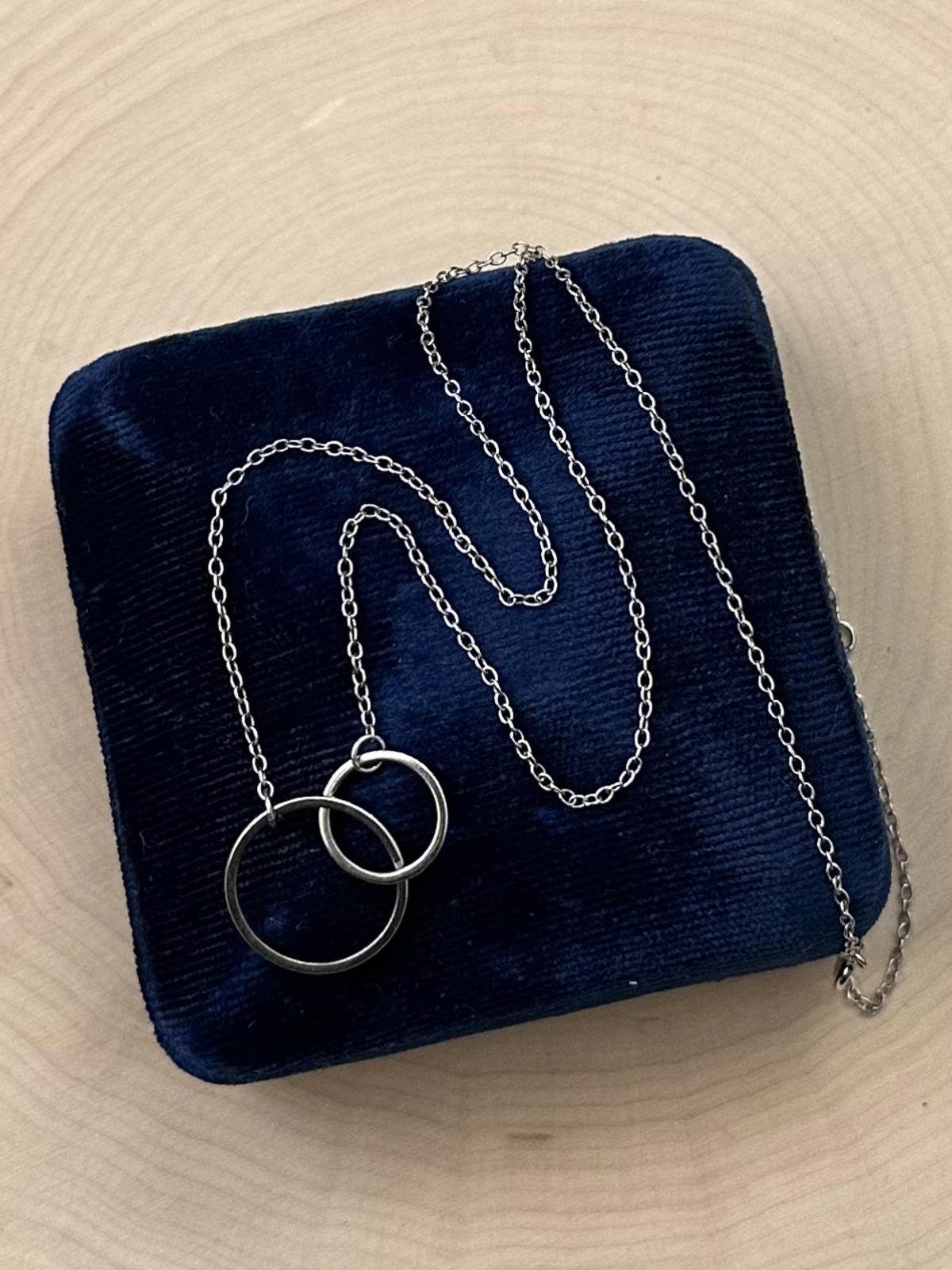 Dainty Sterling Silver Interlocking Circle Pendant Necklace Adjustable 18"