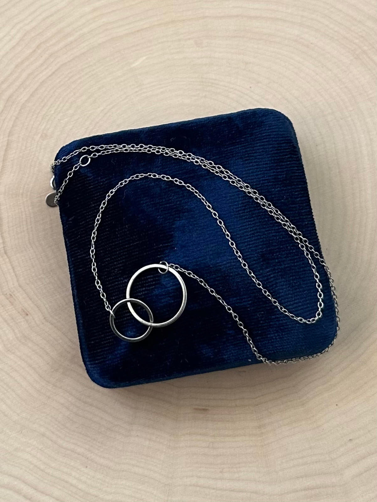 Dainty Sterling Silver Interlocking Circle Pendant Necklace Adjustable 18"