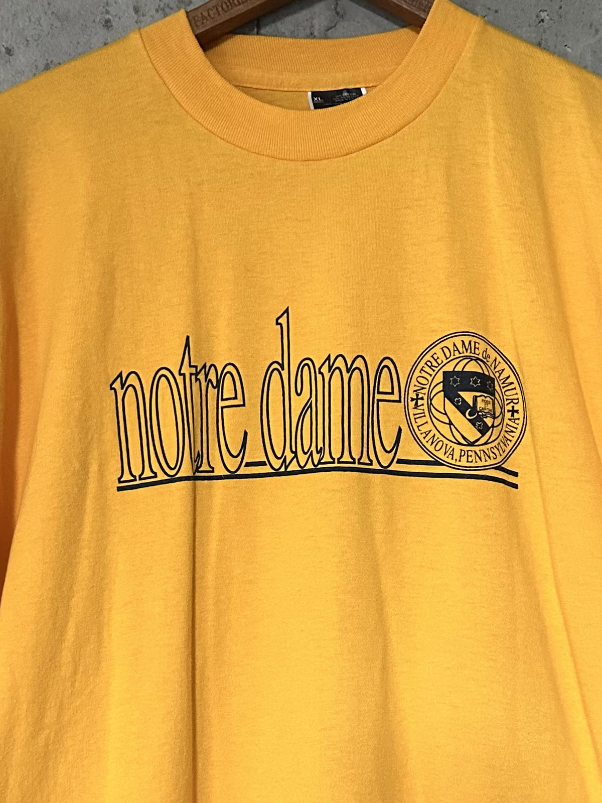 1990s Notre Dame Yellow & Navy Blue Villanova PA Single Stitch Tee
