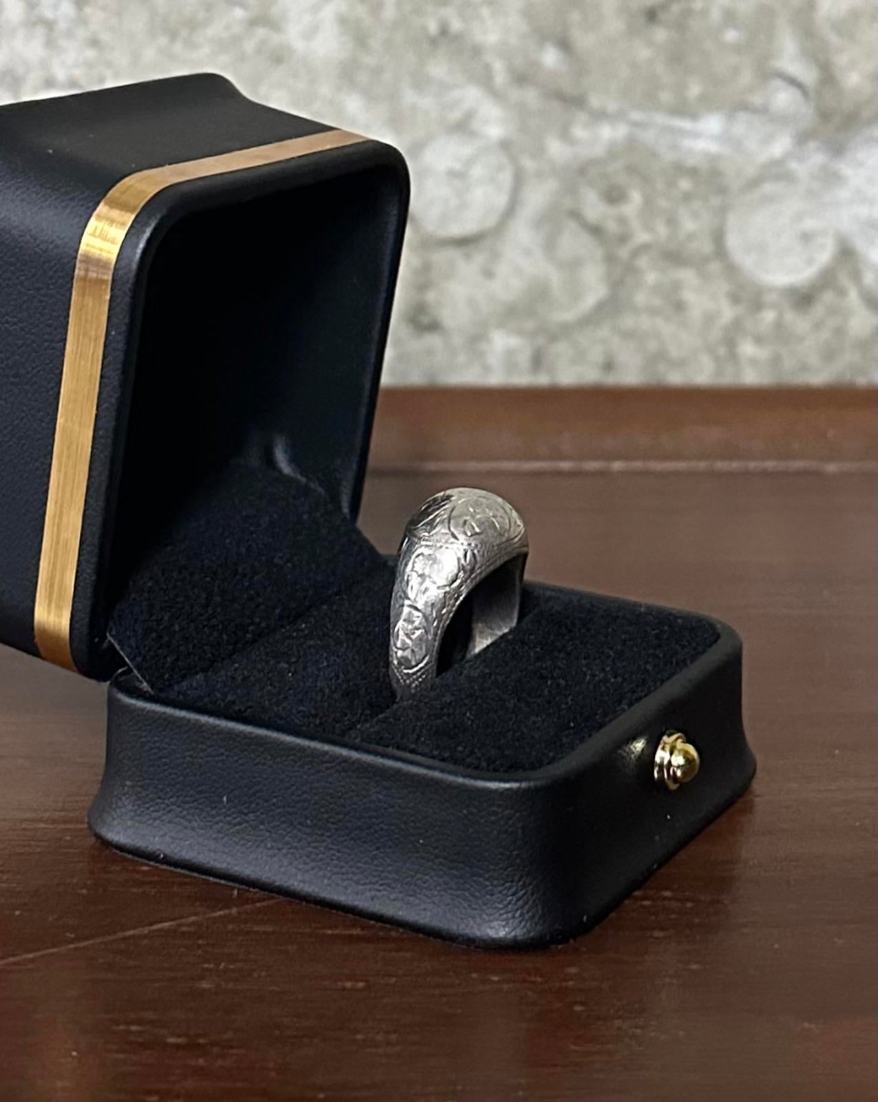 Vintage Signed SIAM 925 Sterling Silver Hand Engraved Domed Ring US 8