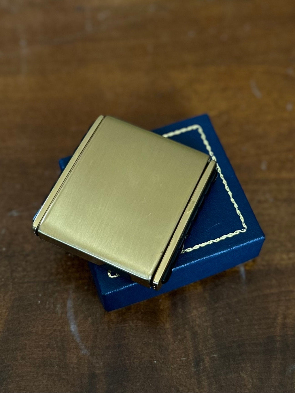 Vintage 1940s Marathon Klix Gold Tone Diamond Design Powder Mirror Compact w/ Box