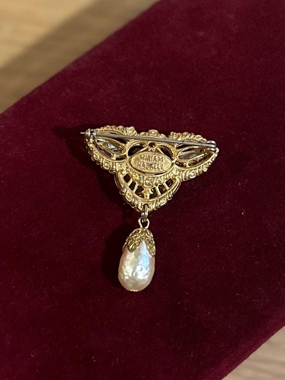 Vintage Signed MIRIAM HASKELL Ornate Gold Tone Faux Baroque Pearl Teardrop Dangle Brooch