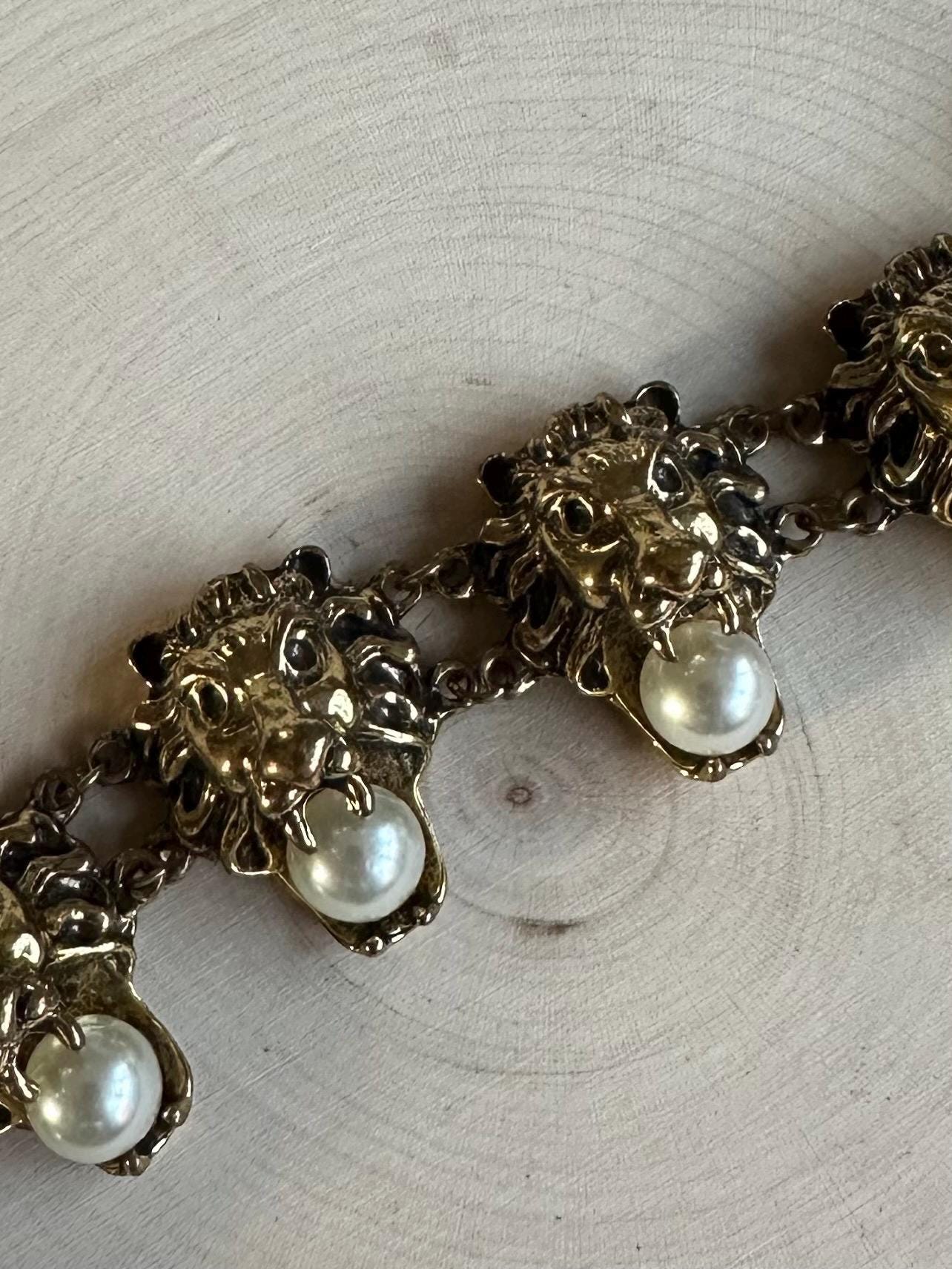 Vintage Gold Tone & Faux Pearl Lion Head Link Adjustable Chunky Statement Bracelet Unsigned 8.5” Rare