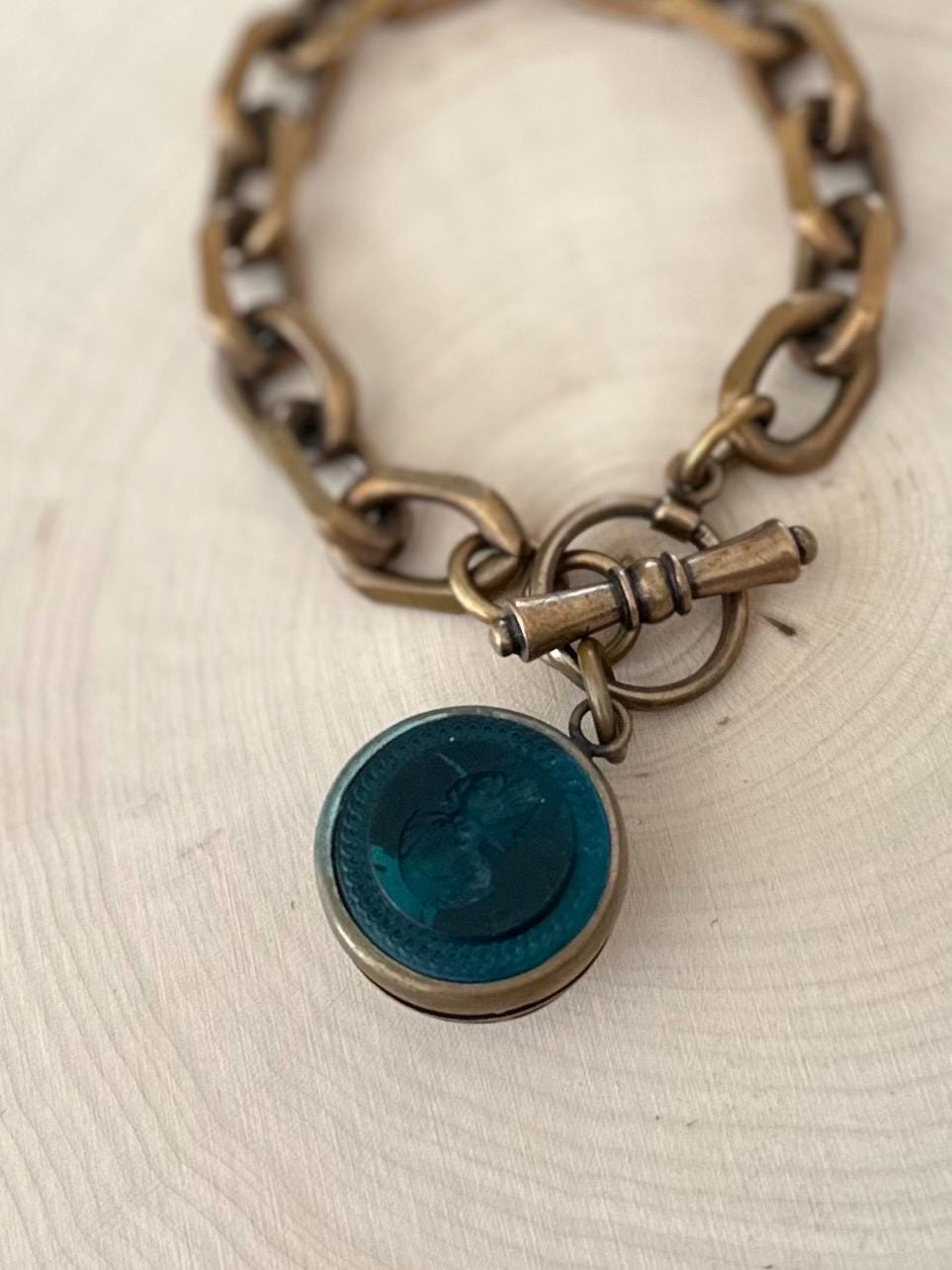 Unsigned EXTASIA Chunky Chain Link Charm Bracelet Dark Teal Blue Intaglio Reverse Cameo Toggle Clasp 8”