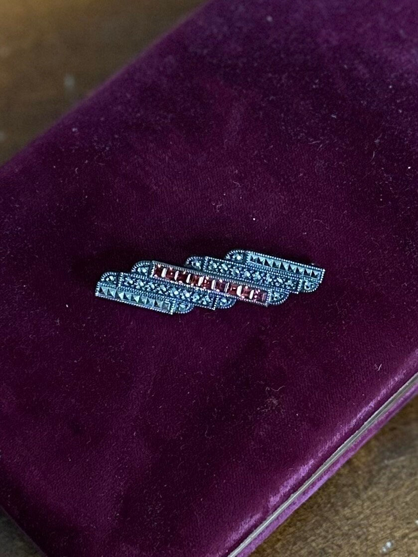 Vintage Signed JUDITH JACK JJ Sterling Silver Marcasite & Faceted Square Garnet Deco Style Bar Brooch