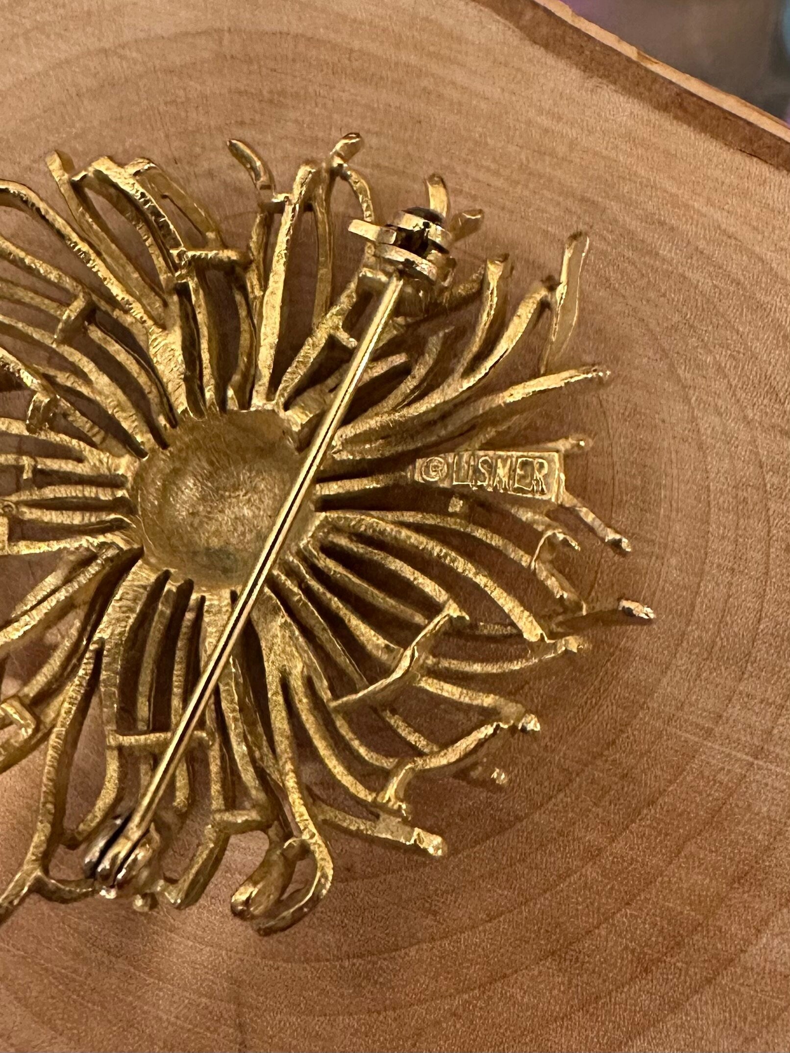 Vintage Signed LISNER Gold Tone Floral Flower Brooch Pin