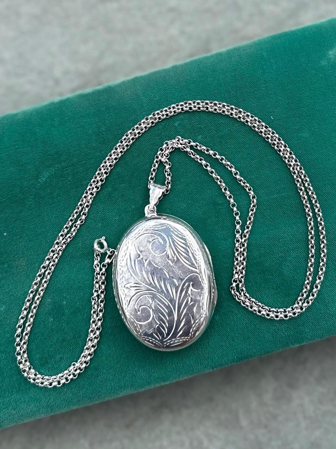 Vintage Hand Engraved Sterling Silver Large Oval Locket Pendant Necklace Rolo Chain 36"
