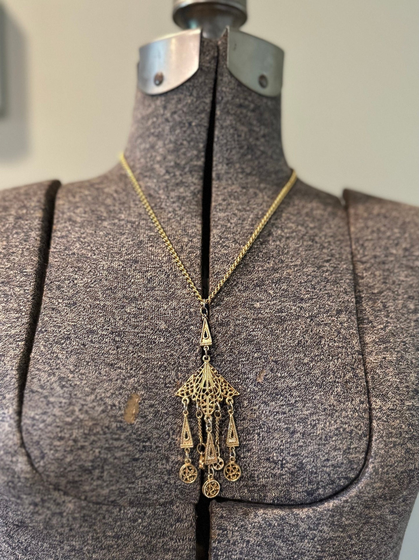 Vintage Art Deco Inspired Gold Tone Chandelier Filigree Pendant Necklace