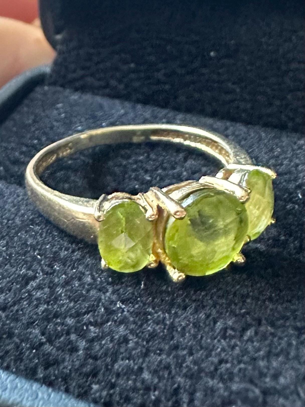 Vintage Solid 10K Yellow Gold & Faceted Green Peridot Ring US Size 6 3/4