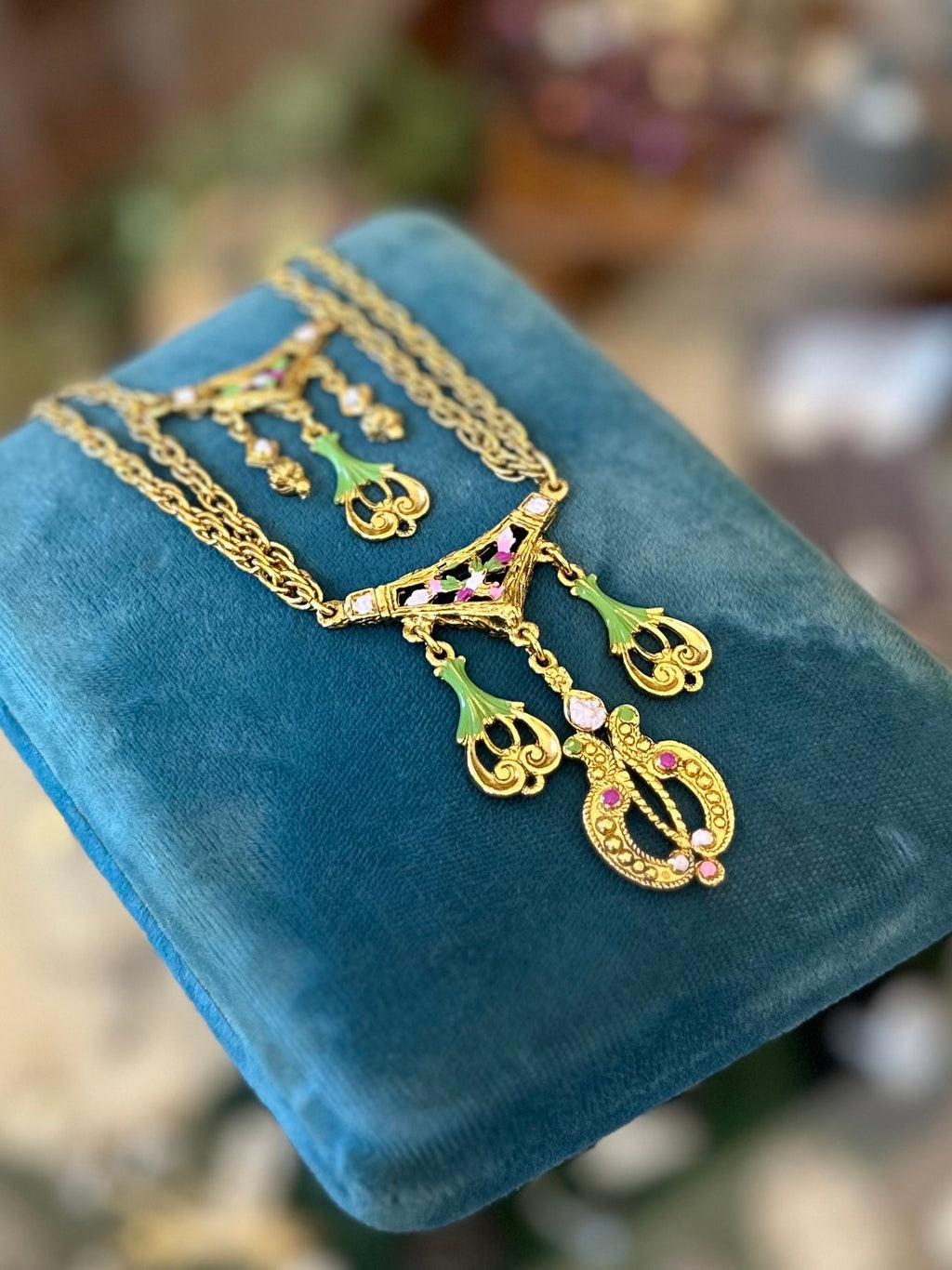 Vintage 1960s Unsigned KRAMER Gold Tone Etruscan Revival Enamel Pendant Statement Necklace 15.5" RARE NWT