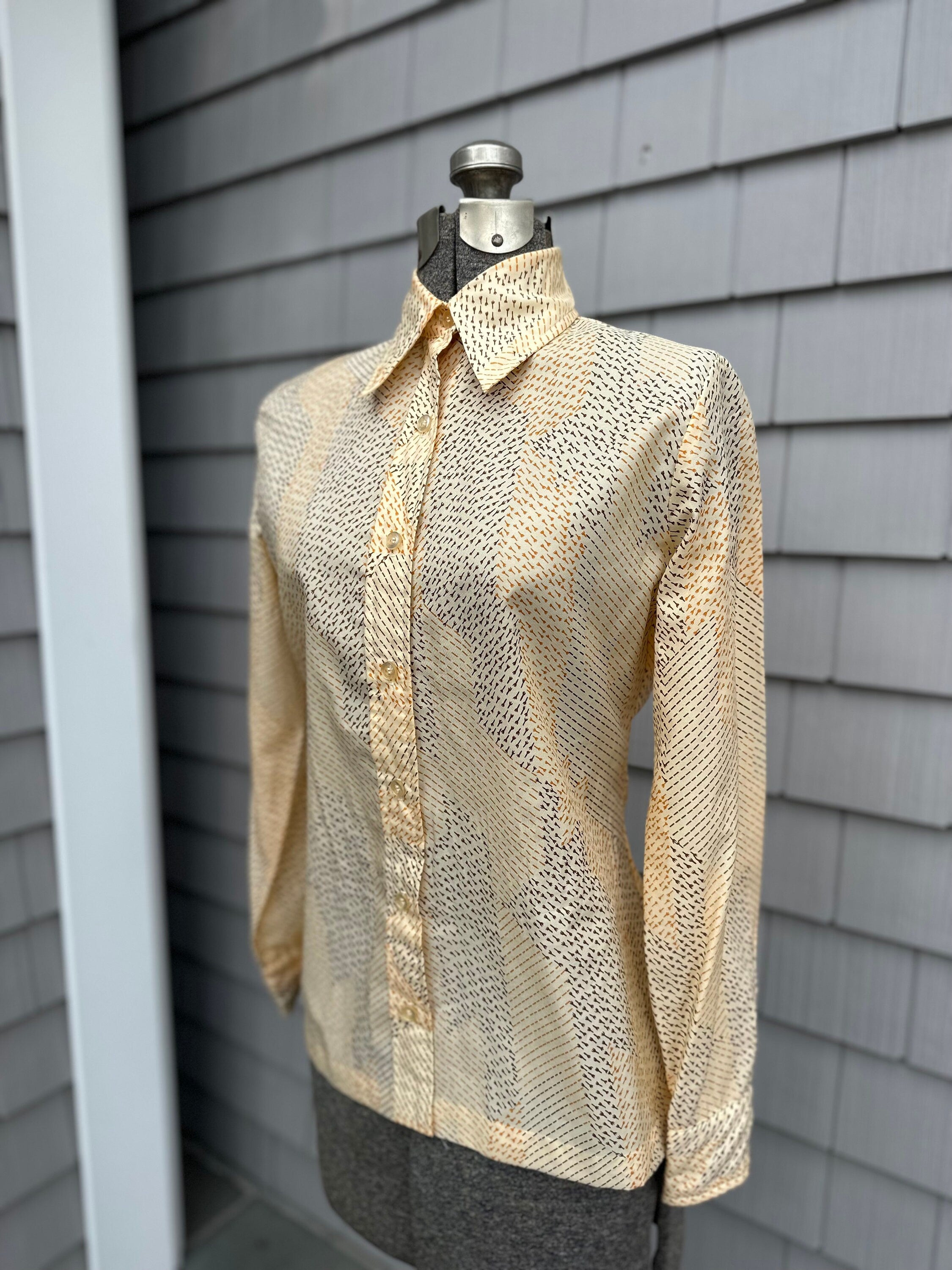Vintage 1970s Contessa Monique by Florence Alper Women's Patterned Collared Button Down Blouse Long Sleeve Orange and Brown Size 8