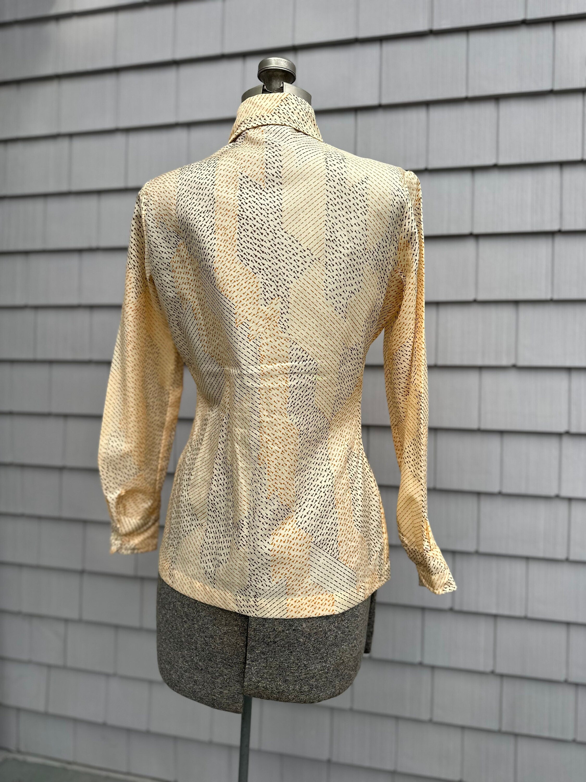 Vintage 1970s Contessa Monique by Florence Alper Women's Patterned Collared Button Down Blouse Long Sleeve Orange and Brown Size 8