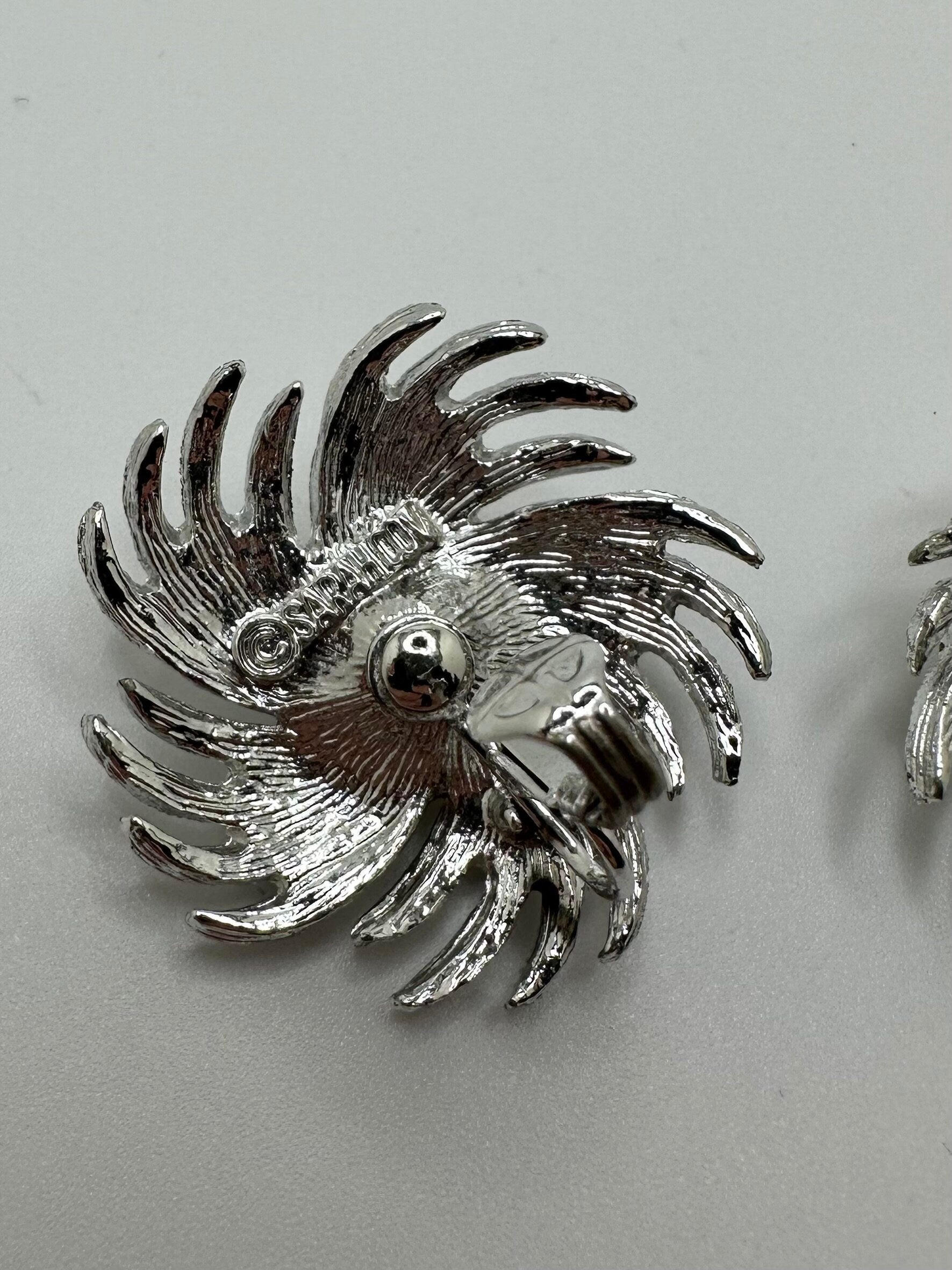 Vintage 1960s Signed Sarah Coventry Faux Pearl Comet Pinwheel Swirl Clip-on Earrings Silver Tone