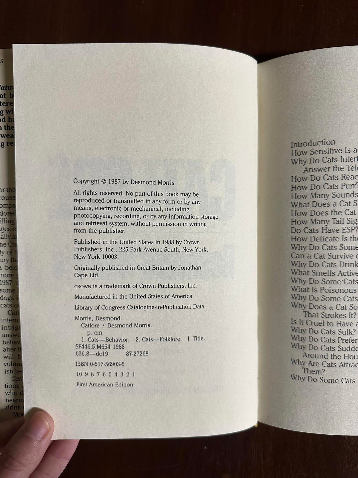 1987 CATLORE by Desmond Morris Hardcover Book with Dust Jacket | First American Edition