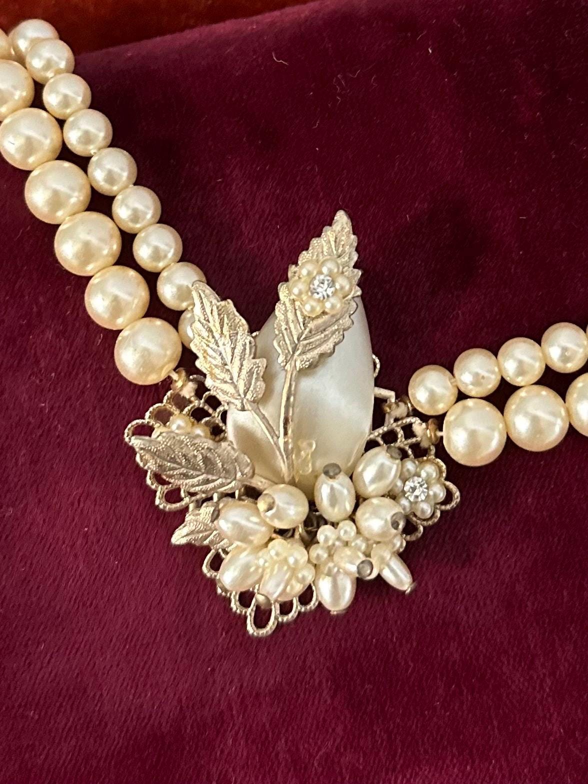 Vintage 1950s Double Strand Faux Pearl Collar Choker Necklace Filigree Leaf Pendant Adjustable 16.5”