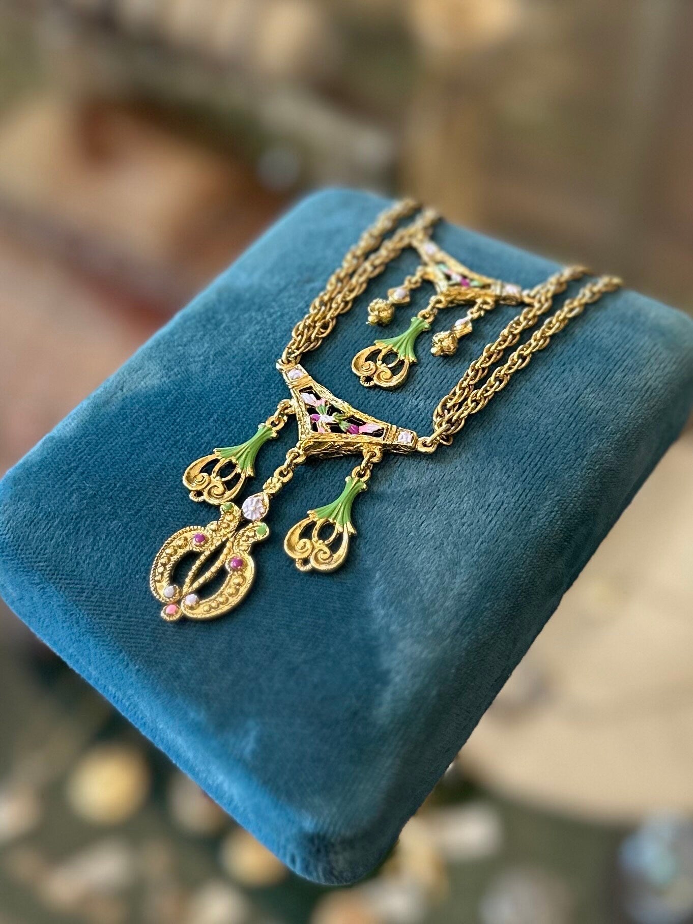Vintage 1960s Unsigned KRAMER Gold Tone Etruscan Revival Enamel Pendant Statement Necklace 15.5" RARE NWT