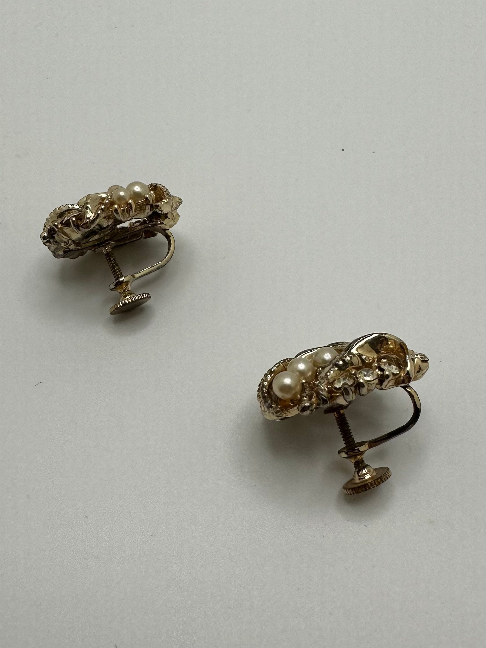Sophisticated Vintage Faux Pearl, Rhinestone Gold Tone Screw-back Earrings