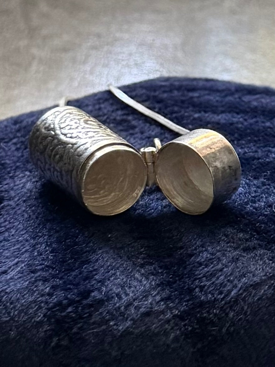 Vintage Sterling Silver Repousse Pill Box Snuff Container Pendant Necklace 19.9"