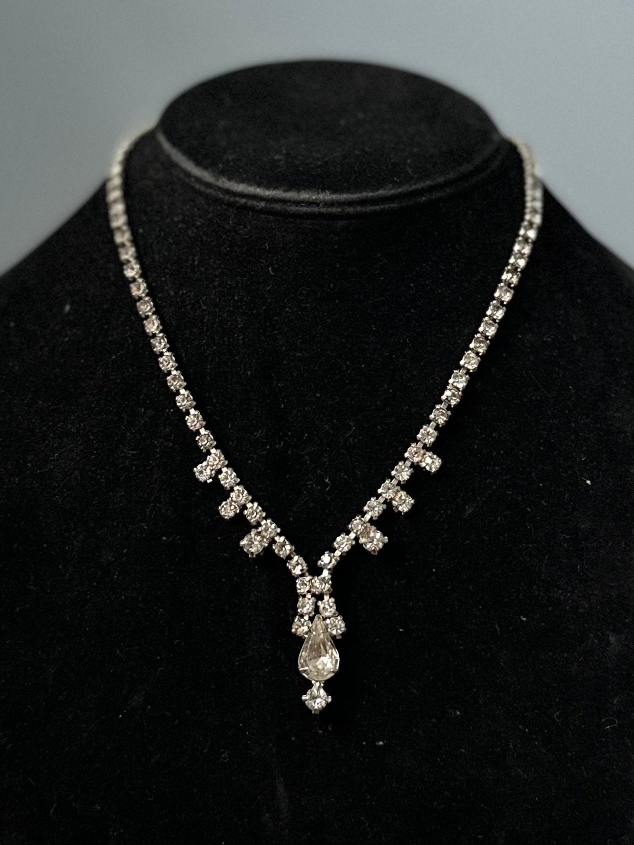 Vintage 1950s Clear Glass Rhinestone Teardrop Choker Necklace Collar 15” Evening Wedding Jewelry