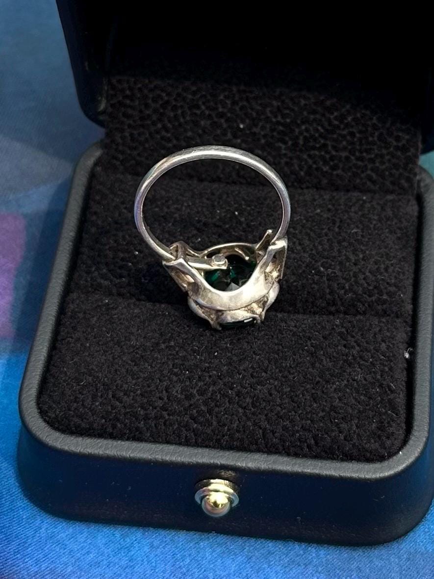 Vintage Signed SARAH COVENTRY Sterling Silver Faceted Emerald Green Glass Adjustable Cocktail Ring US Size 5 1/2