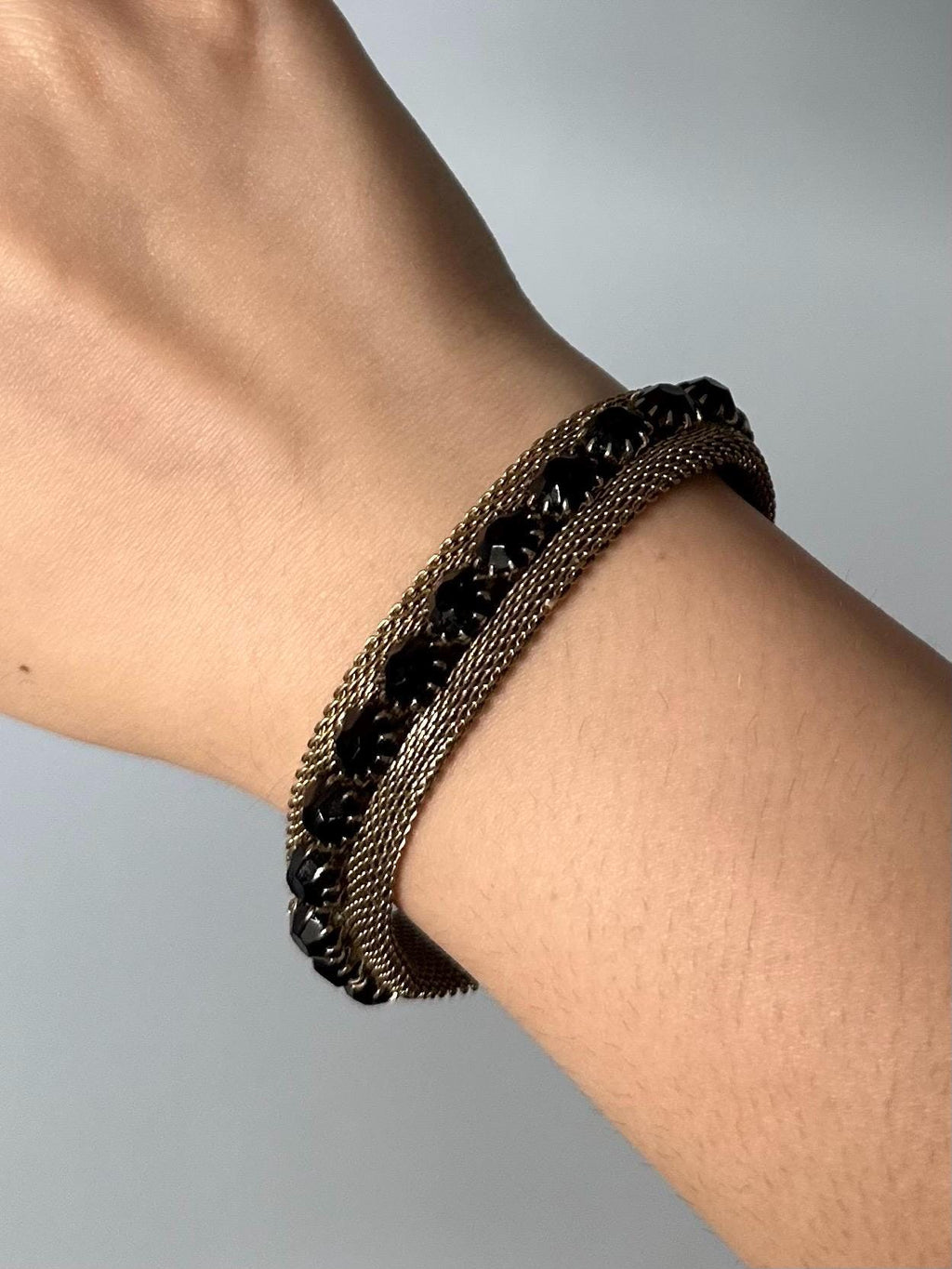 Vintage 1950s WEISS Signed Faceted Black Glass Gold Tone Mesh Bracelet 7”