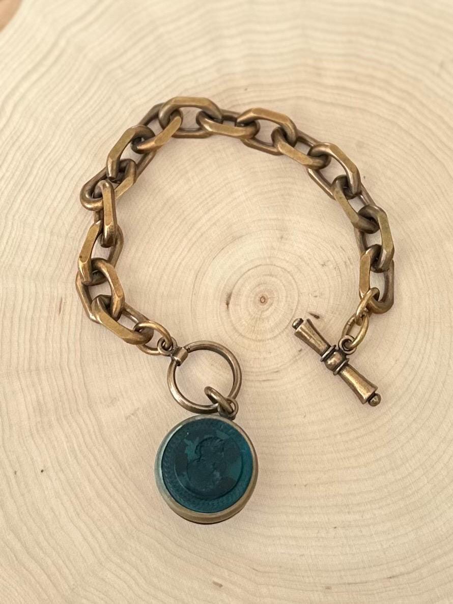 Unsigned EXTASIA Chunky Chain Link Charm Bracelet Dark Teal Blue Intaglio Reverse Cameo Toggle Clasp 8”
