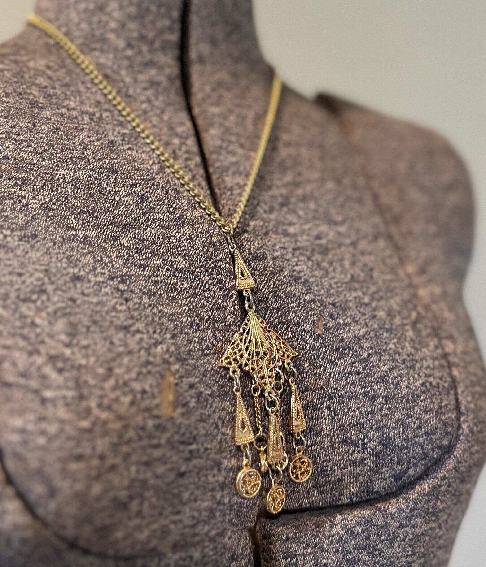 Vintage Art Deco Inspired Gold Tone Chandelier Filigree Pendant Necklace