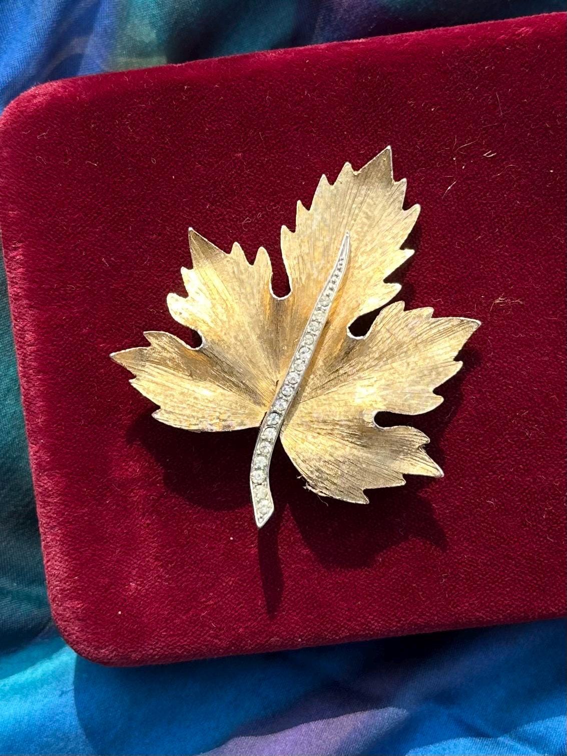 Vintage Unsigned PARK LANE Gold Tone & Silver Tone Rhinestone Maple Leaf Brooch